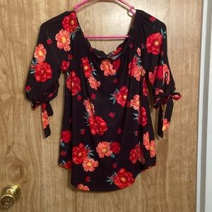 Quarter Sleeve Floral Blouse with ties